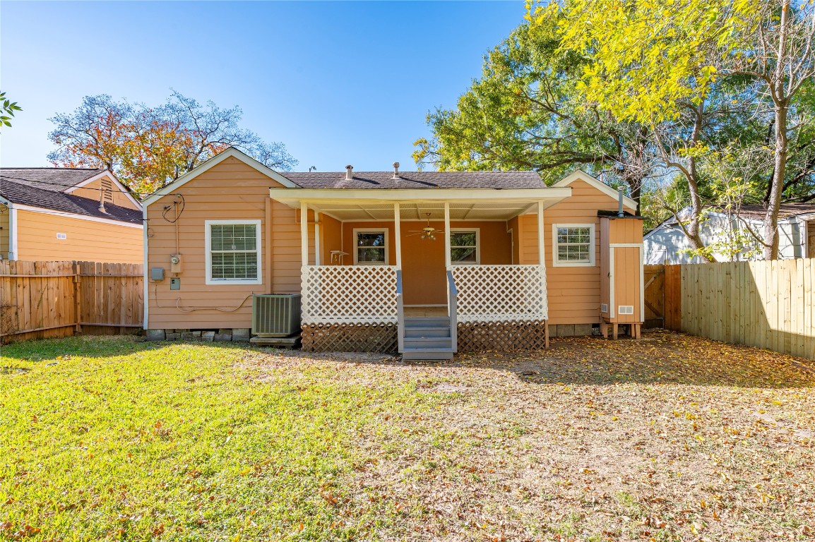 715 Center Street Pasadena, TX 77506 - Photo 29 of 33 a view of a house with a patio