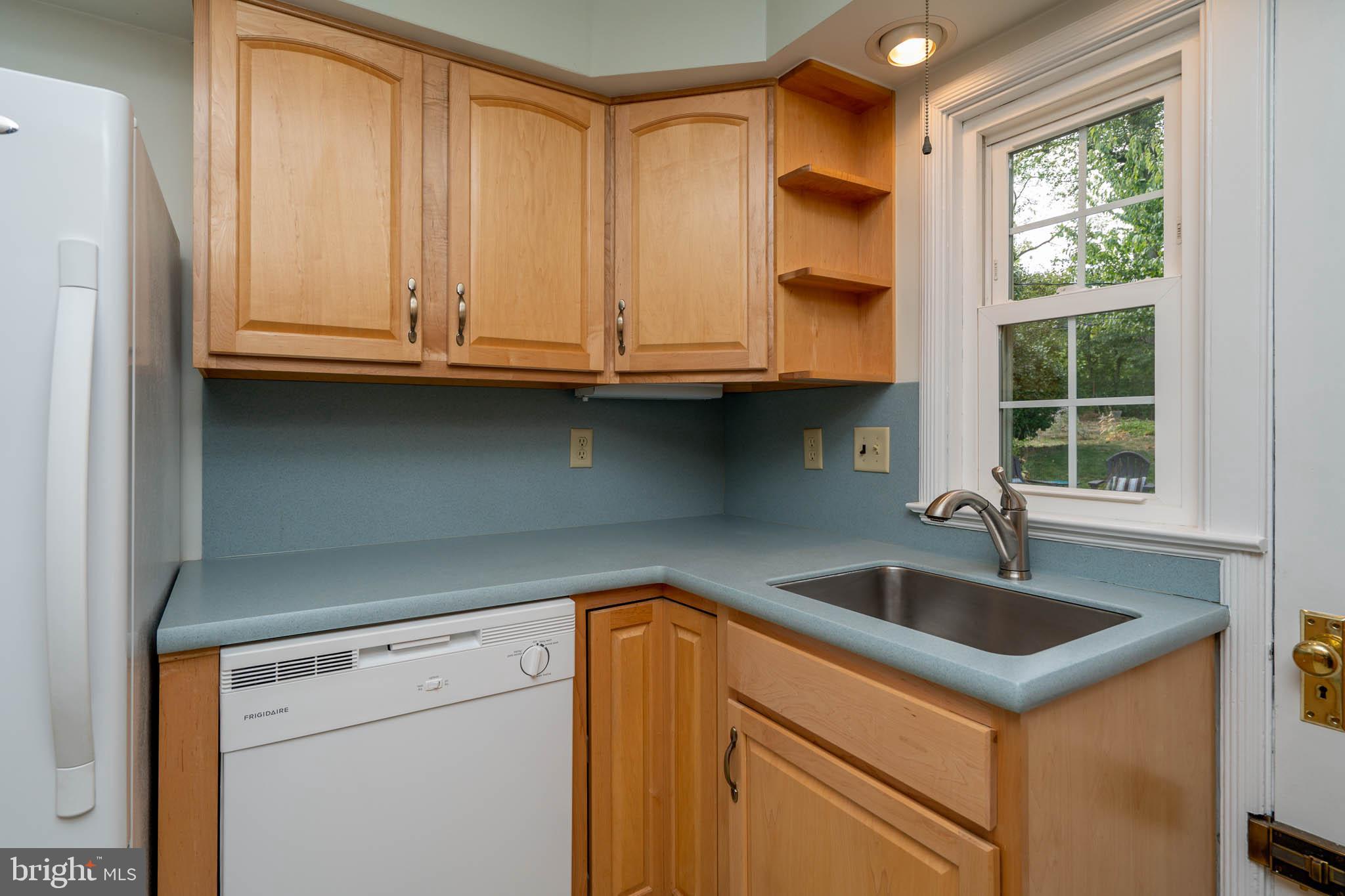 20 Dungarrie Road Baltimore, MD 21228 - Photo 12 of 26 Kitchen (alt view)
