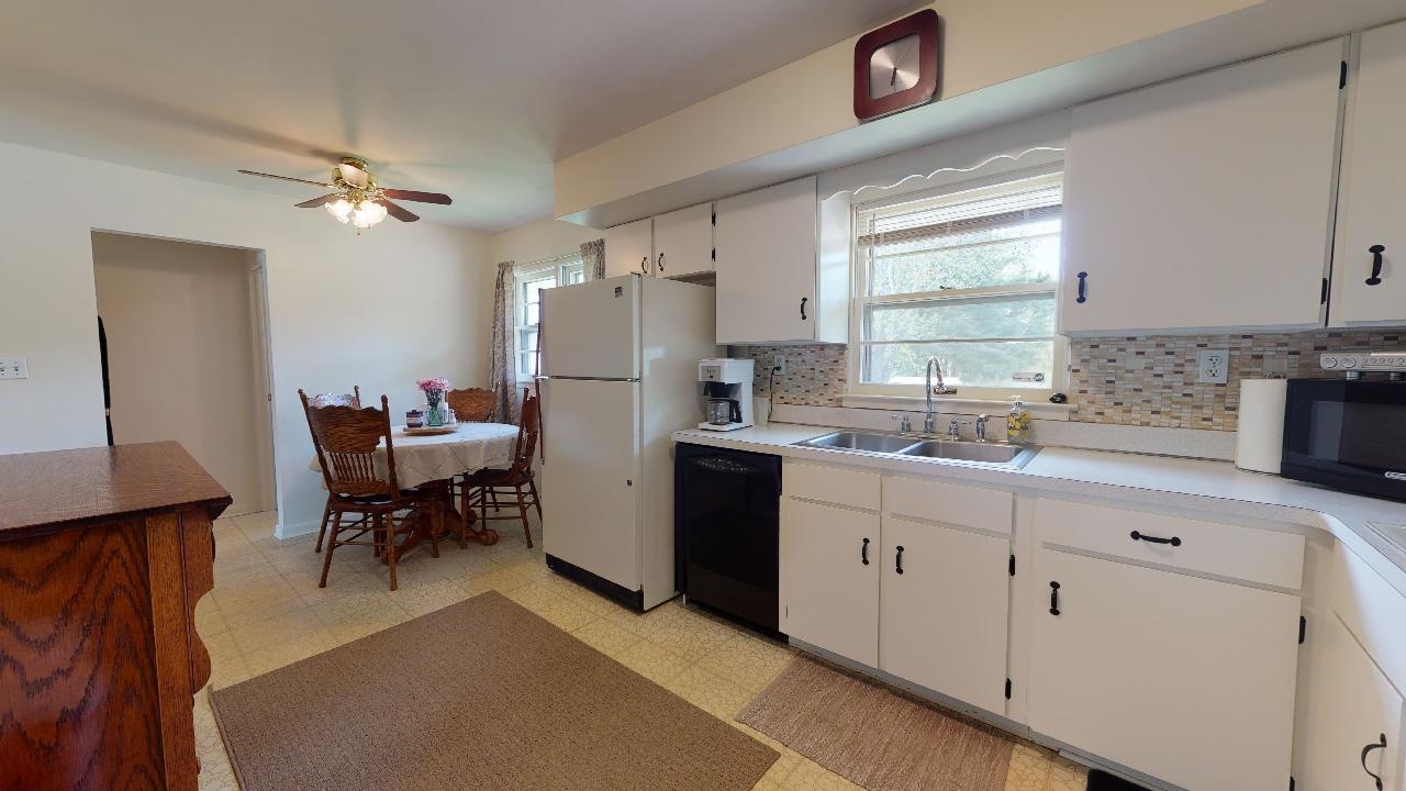 23573 Brick Road South Bend, IN 46628 - Photo 5 of 32 Gallery Image 5