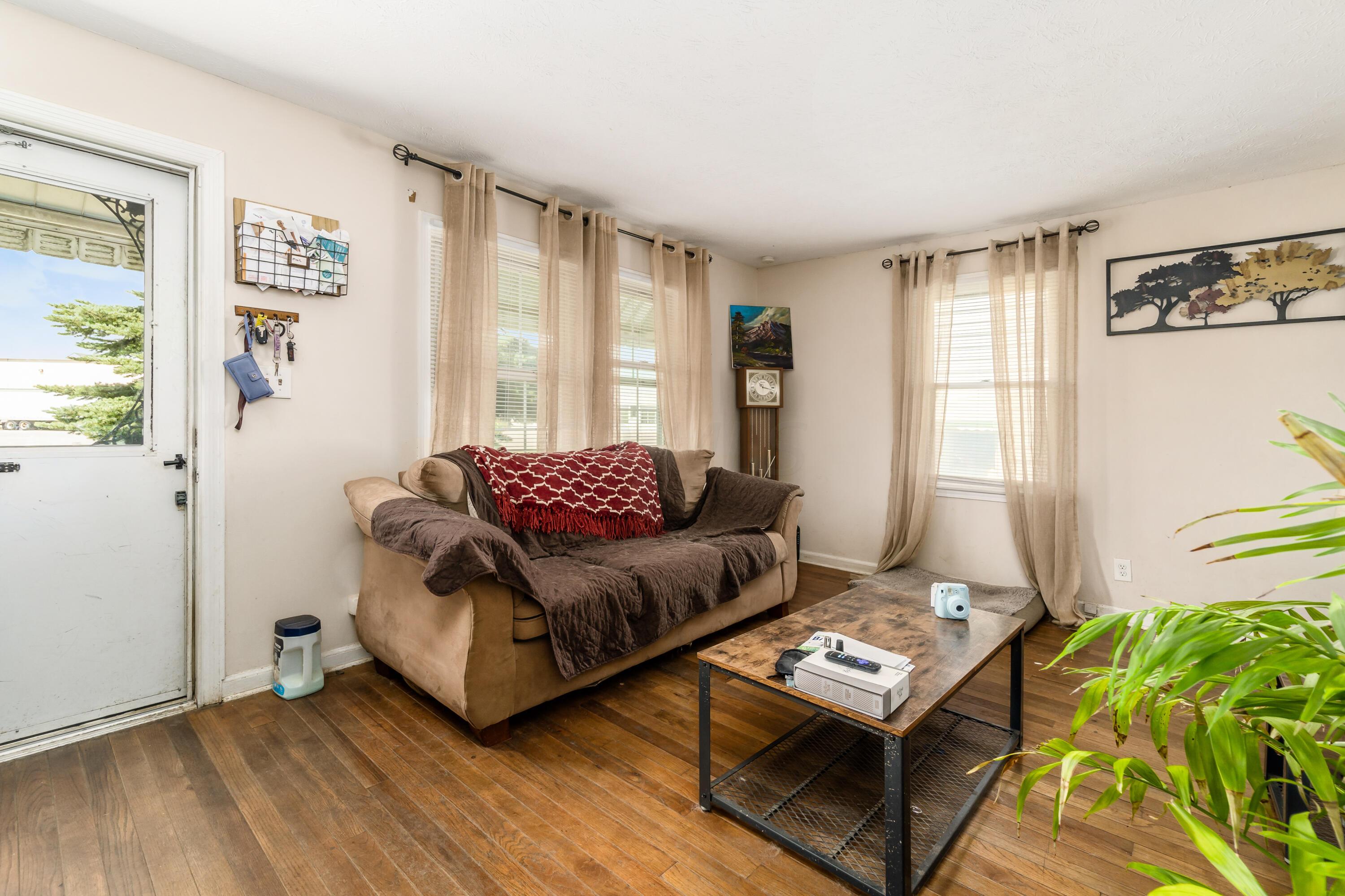 1807 Huy Road Columbus, OH 43224 - Photo 2 of 24 Gallery Image 2