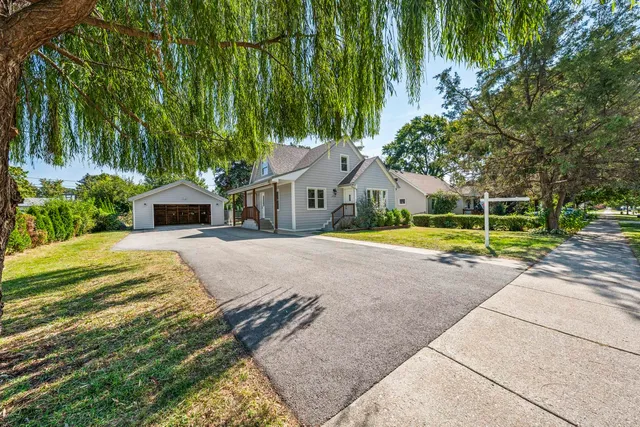 $364,900 | 9725 Normandy Avenue, Oak Lawn, IL 60453