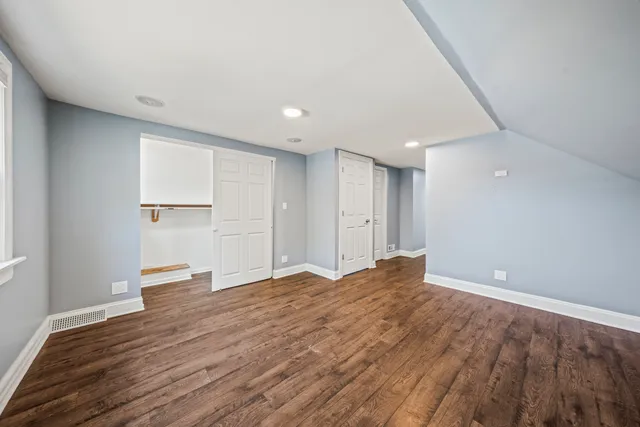 $364,900 | 9725 Normandy Avenue, Oak Lawn, IL 60453