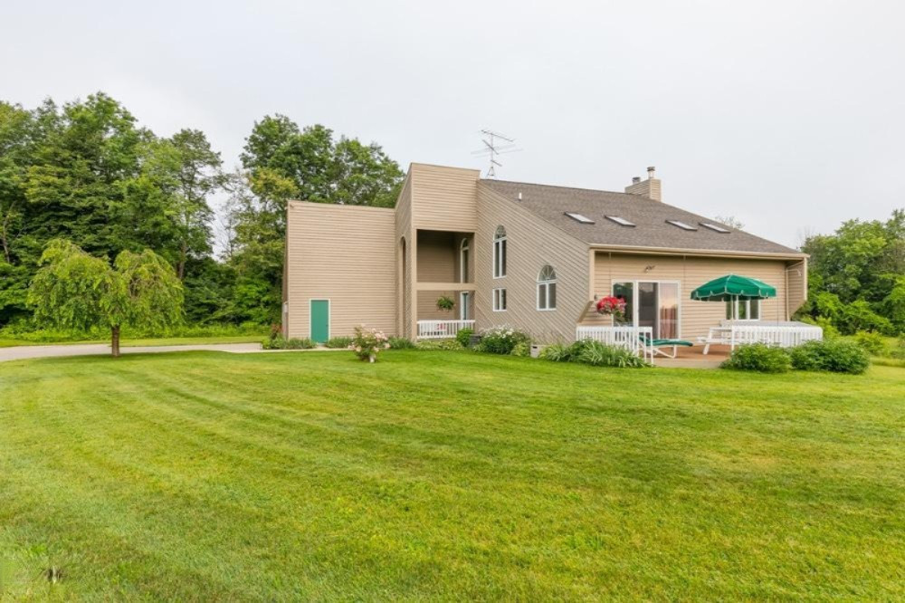 750 Riley Street Hudsonville, MI 49426 - Photo 2 of 32 750-riley-st-5_med