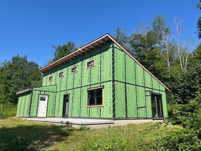 a view of a back yard of the house