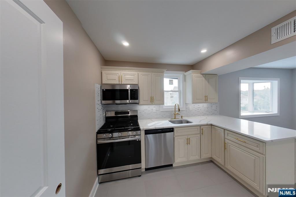 262 Main Street East Rutherford, NJ 07073 - Photo 3 of 22