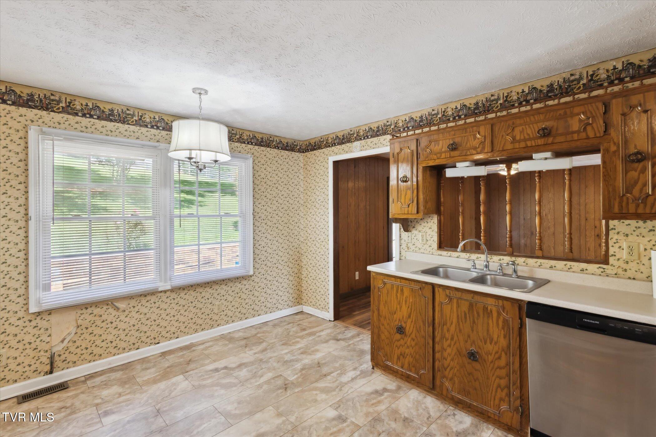 233 Lucy Road Kingsport, TN 37660 - Photo 11 of 40 14-233-Lucy-Rd-Kingsport-TN-37660-Window