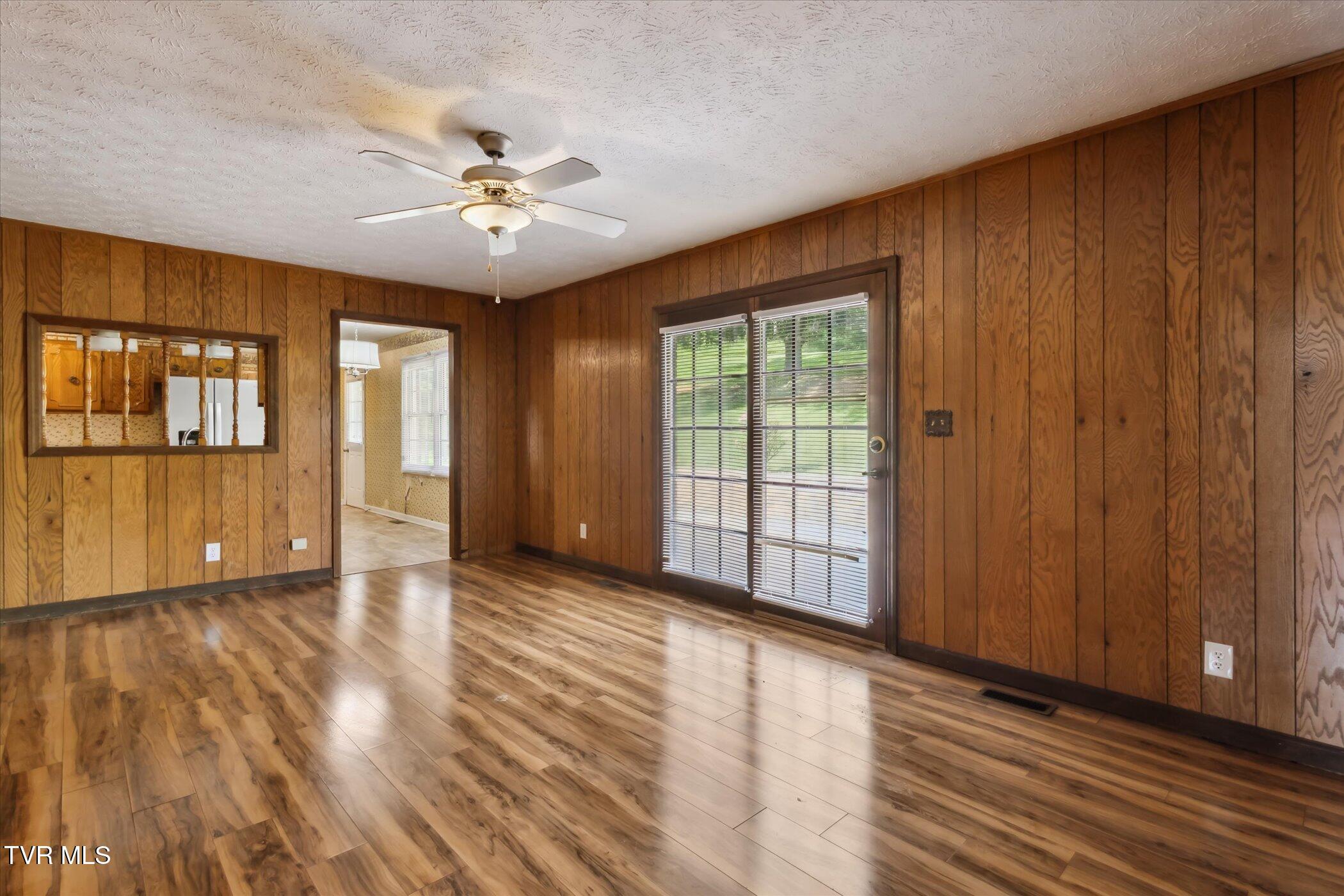 233 Lucy Road Kingsport, TN 37660 - Photo 15 of 40 18-233-Lucy-Rd-Kingsport-TN-37660-Window