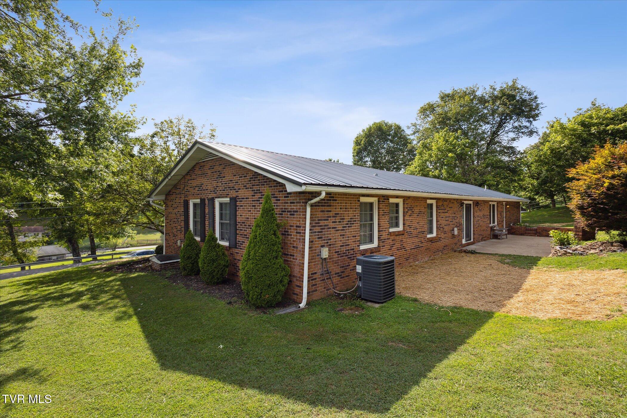 233 Lucy Road Kingsport, TN 37660 - Photo 31 of 40 34-233-Lucy-Rd-Kingsport-TN-37660-Window