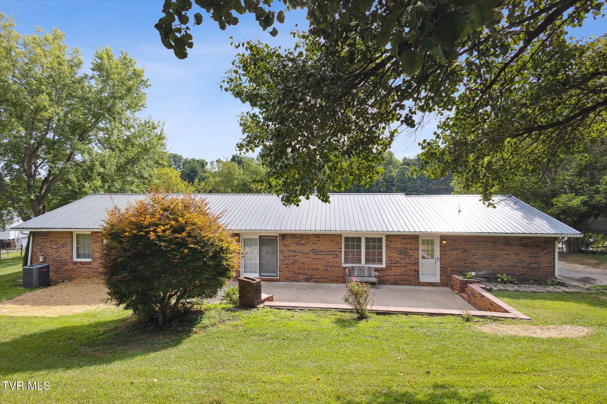 233 Lucy Road Kingsport, TN 37660 - Photo 32 of 40 35-233-Lucy-Rd-Kingsport-TN-37660-Window