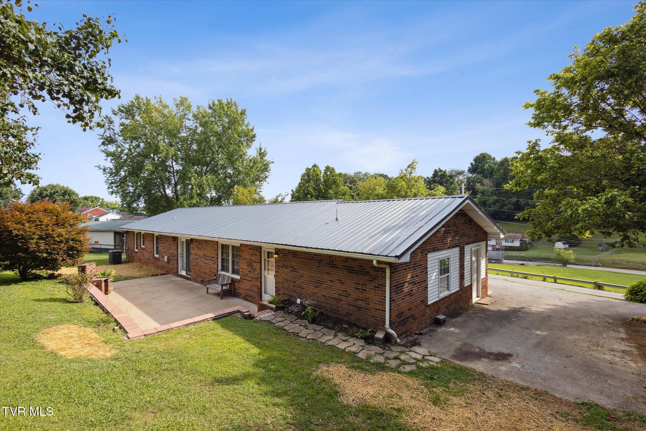 233 Lucy Road Kingsport, TN 37660 - Photo 35 of 40 36-233-Lucy-Rd-Kingsport-TN-37660-Window
