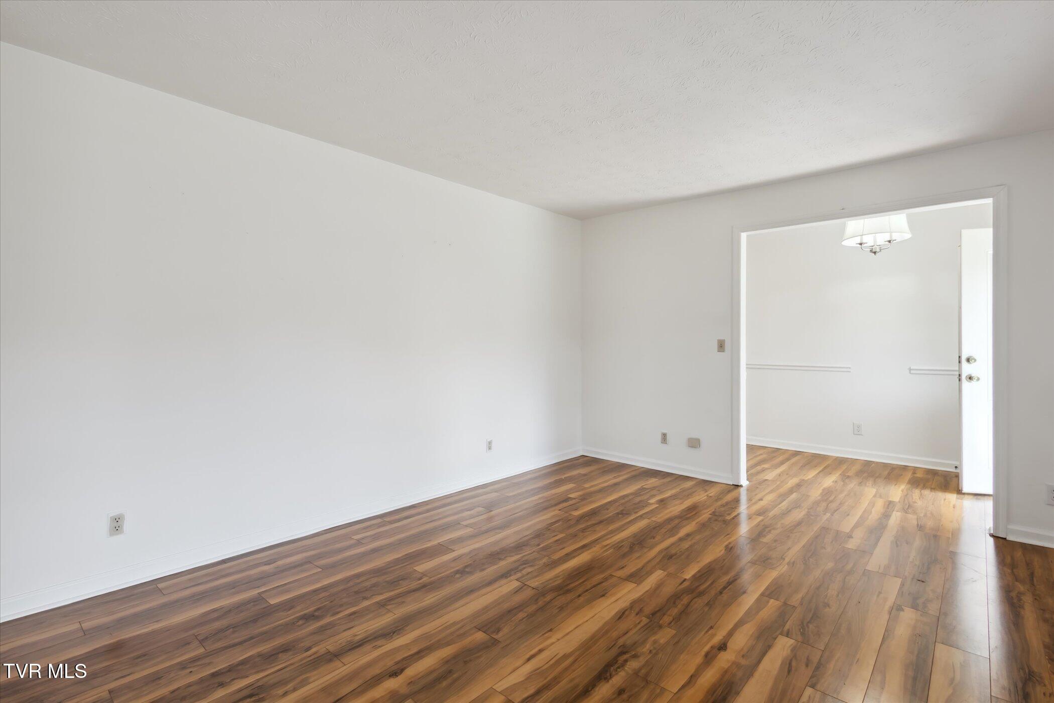 233 Lucy Road Kingsport, TN 37660 - Photo 4 of 40 06-233-Lucy-Rd-Kingsport-TN-37660-Window