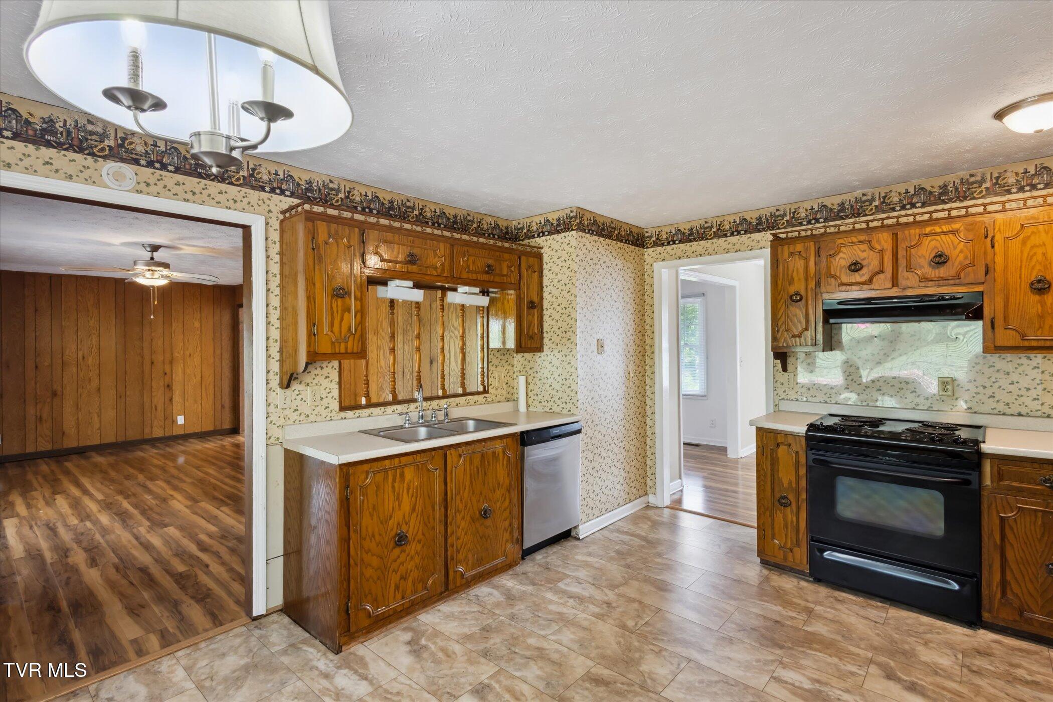 233 Lucy Road Kingsport, TN 37660 - Photo 8 of 40 11-233-Lucy-Rd-Kingsport-TN-37660-Window