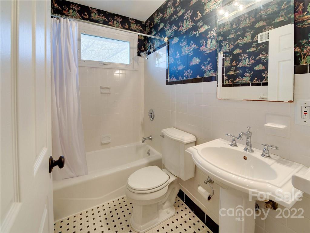 1007 Andover Road, Unit A3 Charlotte, NC 28211 - Photo 27 of 38 a bathroom with a sink toilet and shower