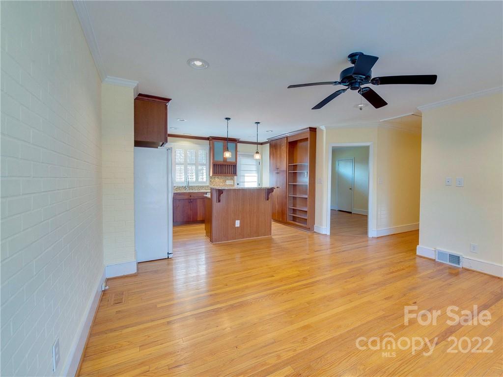 1007 Andover Road, Unit A3 Charlotte, NC 28211 - Photo 7 of 38 a view of a livingroom with a kitchen