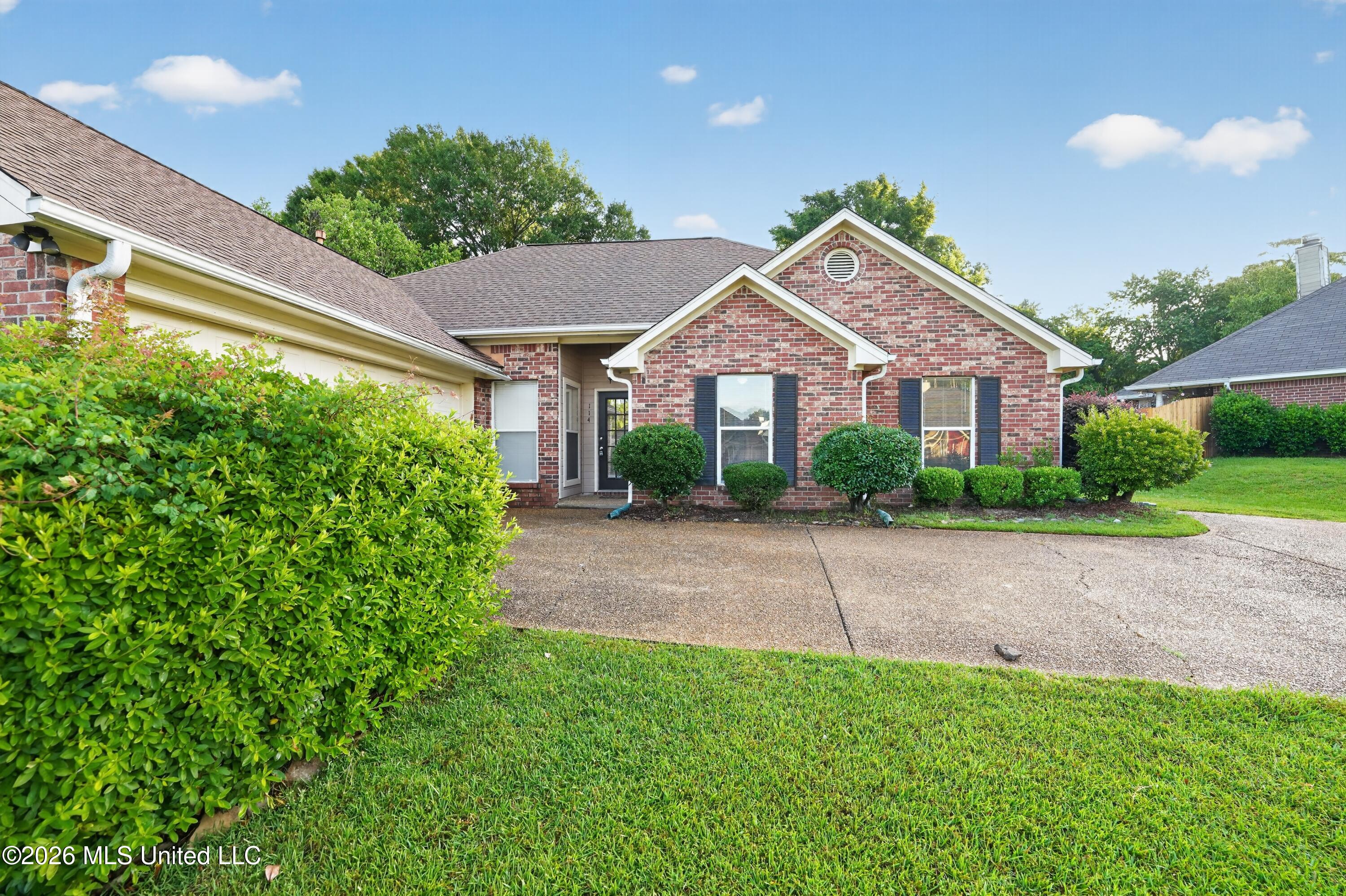114 Spring Valley Drive Brandon, MS 39047 - Photo 5 of 30 05_114_Spring_Valley_Dr-Exterior-6989