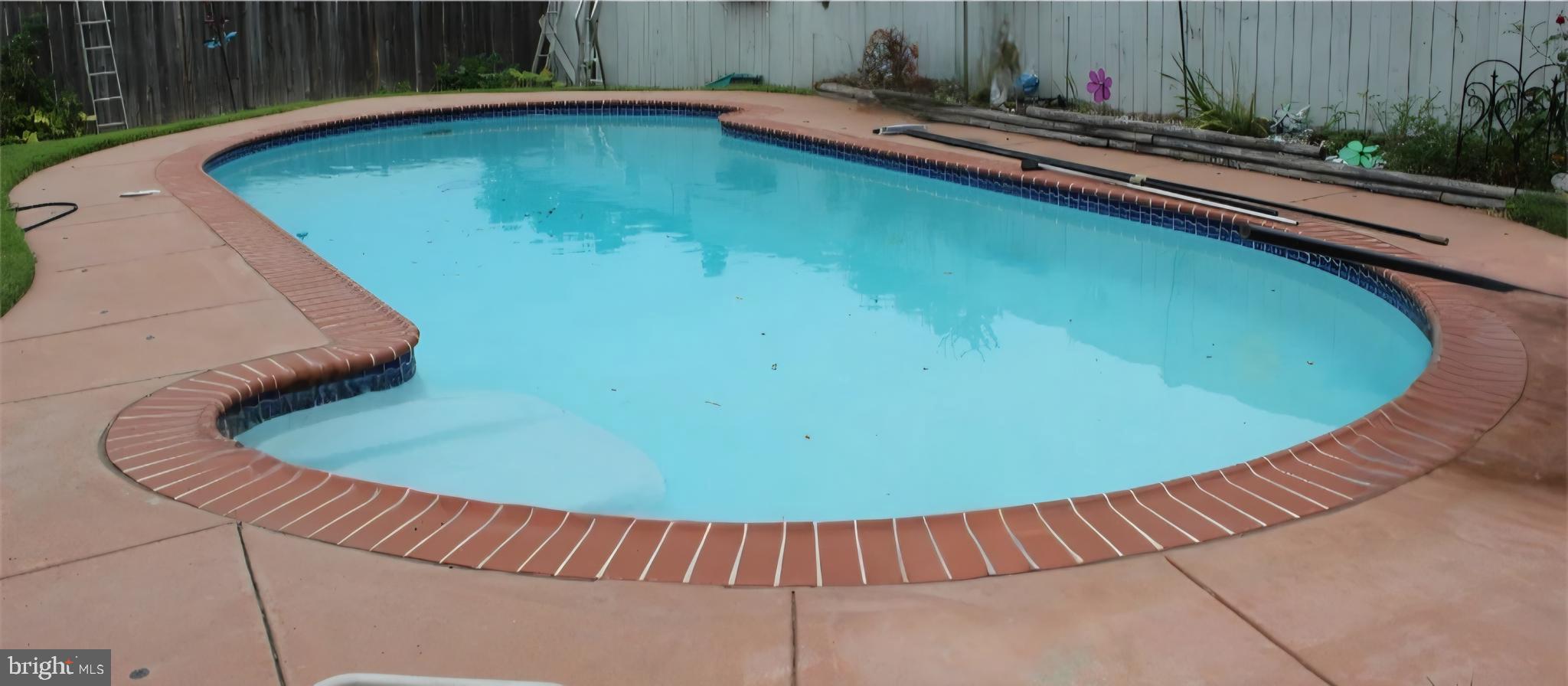 418 Florida Avenue Herndon, VA 20170 - Photo 2 of 14 a view of swimming pool