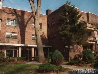 75 Knightsbridge Road, Unit 2C Great Neck, NY 11021 - Photo 1 of 1 Gallery Image 1