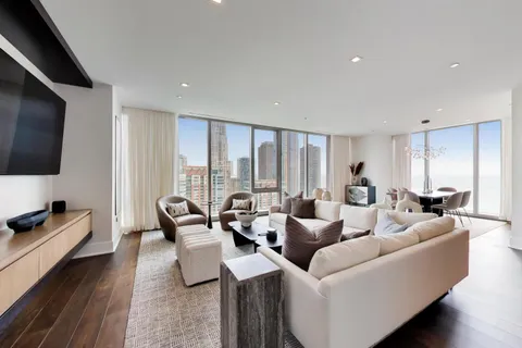 $2,550,000 | 363 East Wacker Drive, Unit 2506, Chicago, IL 60601