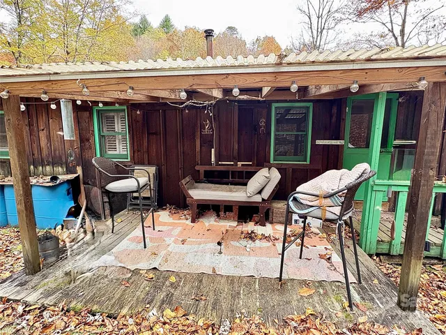 a view of a livingroom and dining room