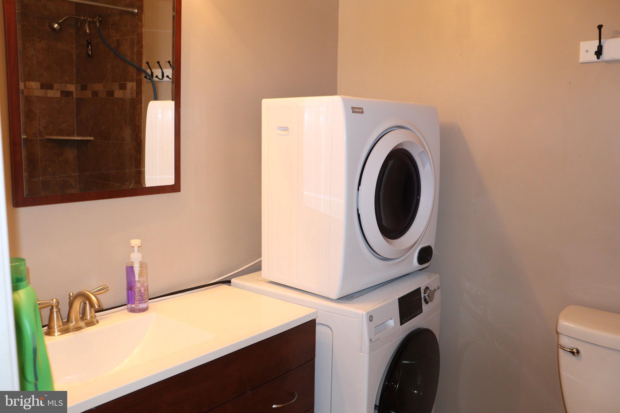 229 Dover Road Warrenton, VA 20186 - Photo 18 of 32 a utility room with dryer and washer