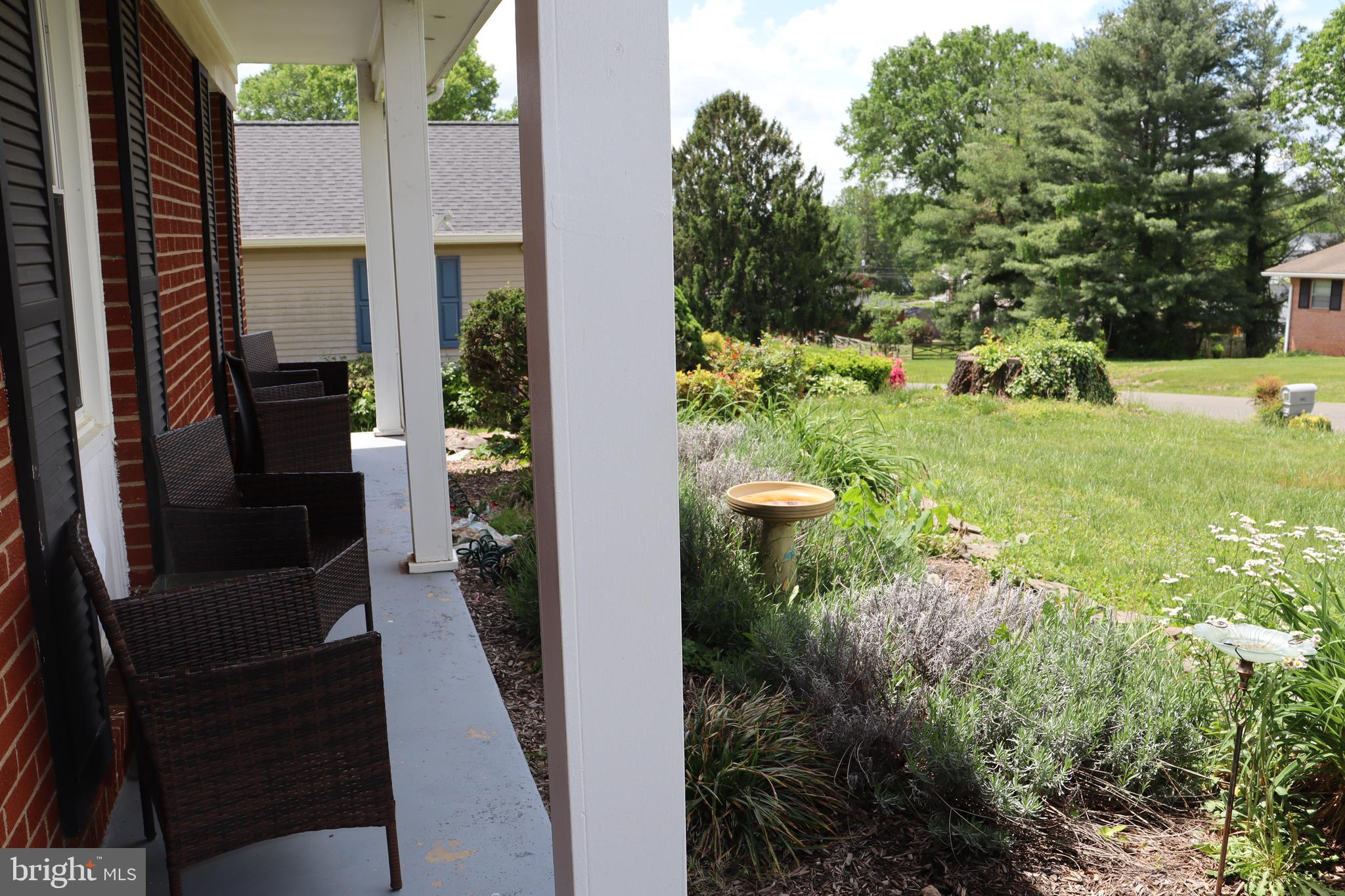 229 Dover Road Warrenton, VA 20186 - Photo 21 of 32 a view of a corridor