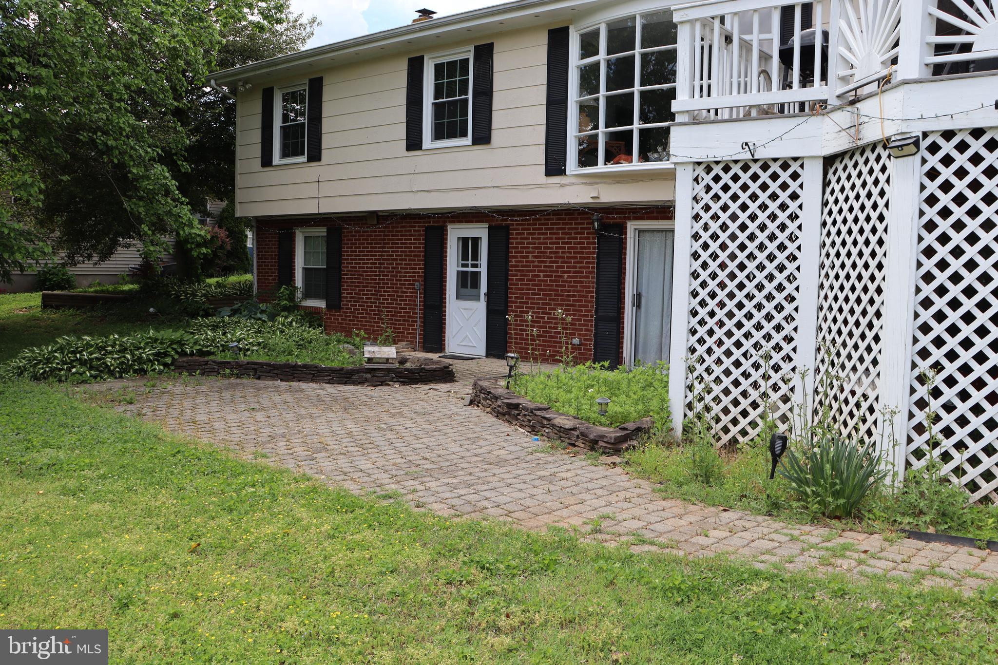 229 Dover Road Warrenton, VA 20186 - Photo 29 of 32 a front view of a house with a yard