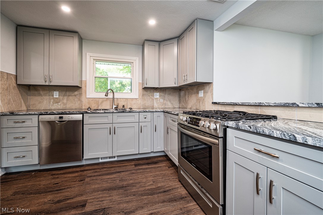 25975 Highland Road Cleveland, OH 44143 - Photo 2 of 24