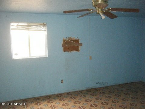 4434 East Wayland Road Phoenix, AZ 85040 - Photo 13 of 16 Great Room