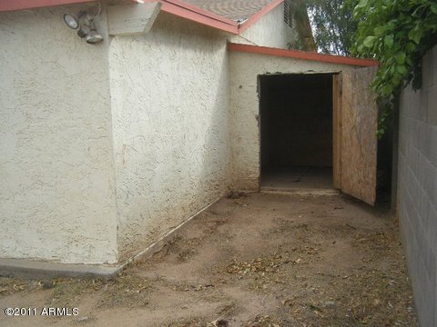 4434 East Wayland Road Phoenix, AZ 85040 - Photo 14 of 16 Storage Shed