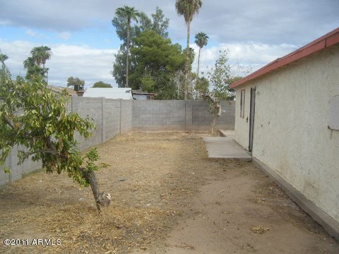 4434 East Wayland Road Phoenix, AZ 85040 - Photo 15 of 16 Backyard