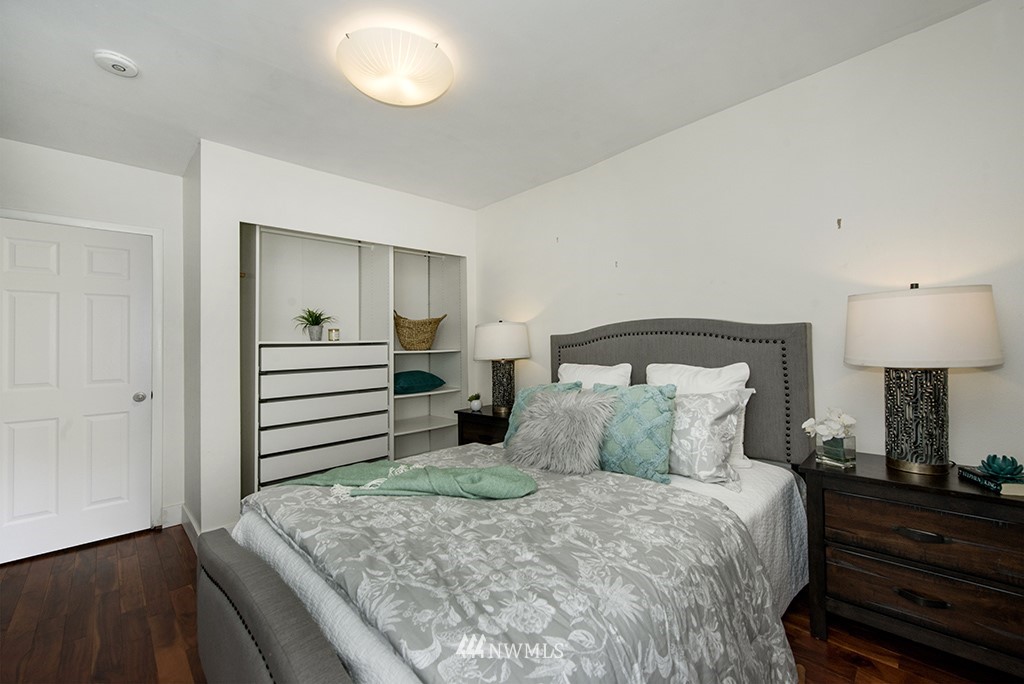 4474 Southwest Kenyon Place Seattle, WA 98136 - Photo 13 of 21 Gallery Image 13