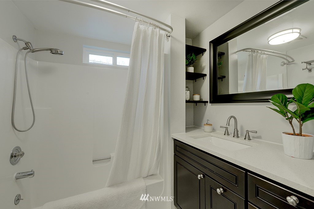 4474 Southwest Kenyon Place Seattle, WA 98136 - Photo 14 of 21 Gallery Image 14