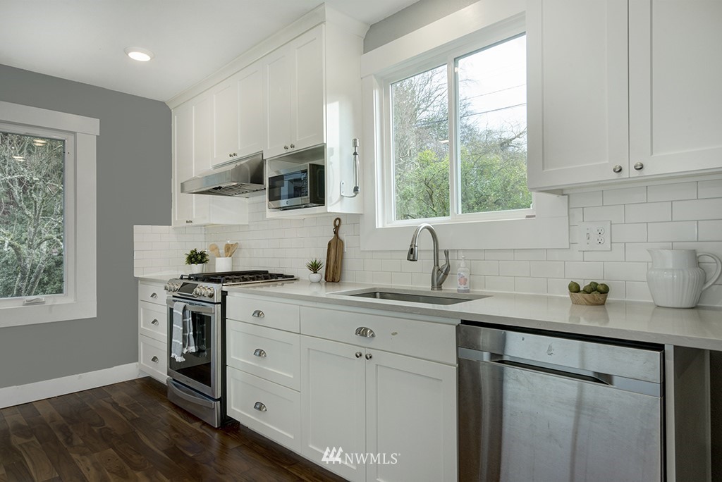 4474 Southwest Kenyon Place Seattle, WA 98136 - Photo 5 of 21 Gallery Image 5
