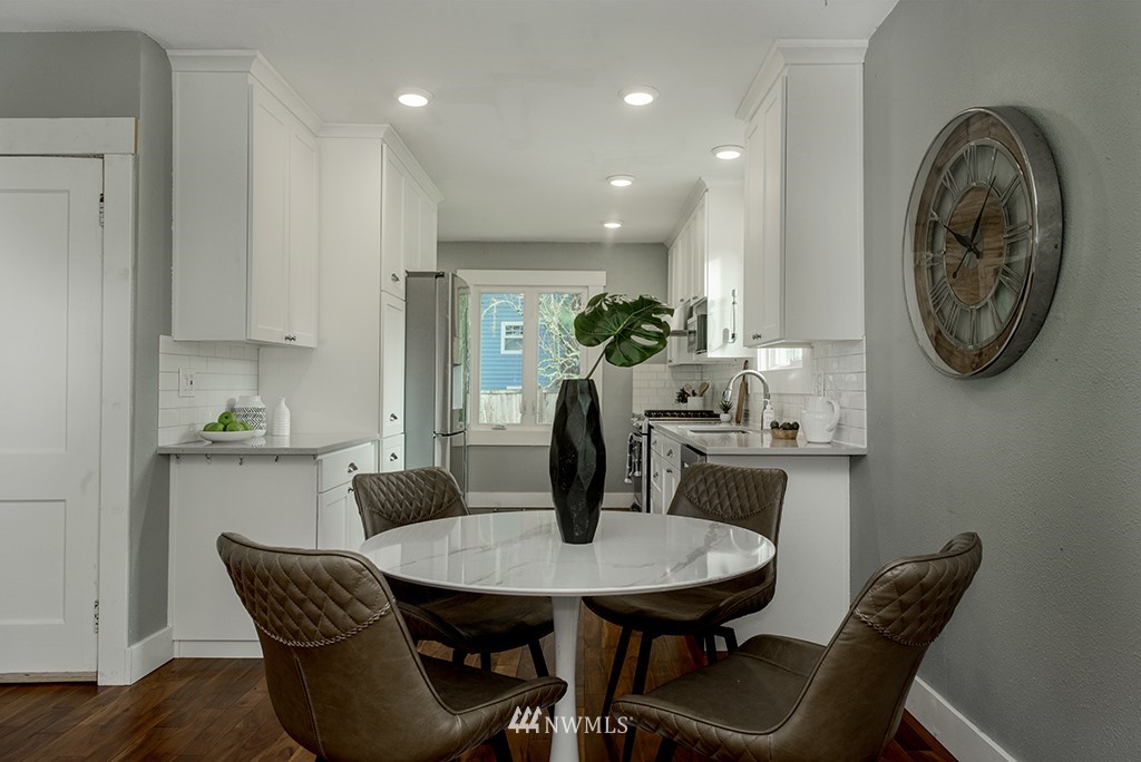 4474 Southwest Kenyon Place Seattle, WA 98136 - Photo 7 of 21 Gallery Image 7
