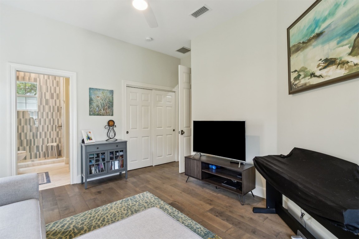 1775 Neighbor Street Fernandina Beach, FL 32034 - Photo 36 of 91 a living room with furniture and a flat screen tv