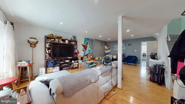 $3,900 | 2228 McLean Park Road, Falls Church, VA 22043