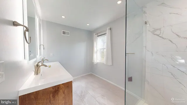 $3,900 | 2228 McLean Park Road, Falls Church, VA 22043