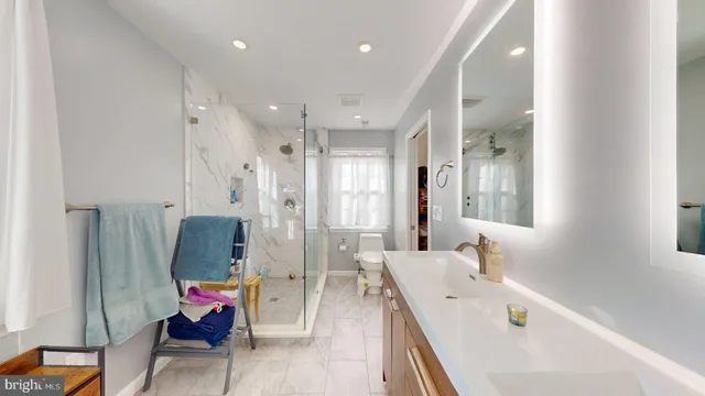 $3,900 | 2228 McLean Park Road, Falls Church, VA 22043