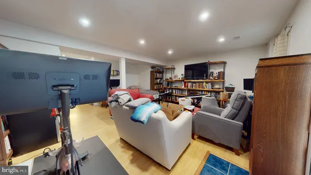 $3,900 | 2228 McLean Park Road, Falls Church, VA 22043