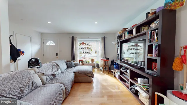 $3,900 | 2228 McLean Park Road, Falls Church, VA 22043