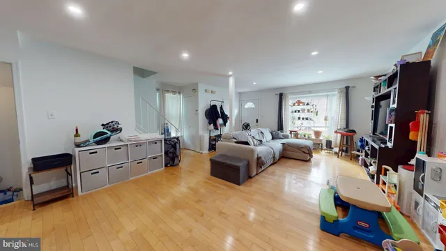 $3,900 | 2228 McLean Park Road, Falls Church, VA 22043