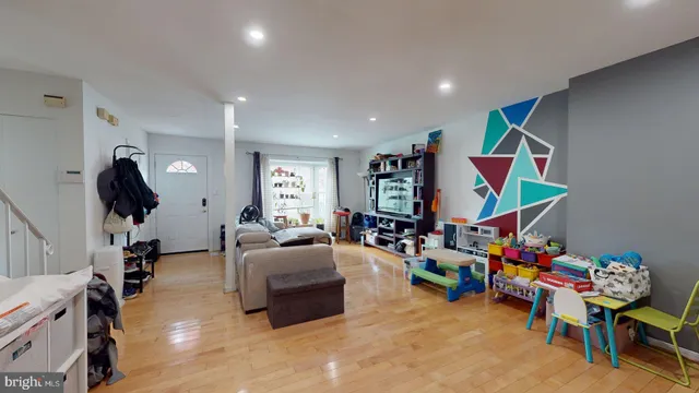 $3,900 | 2228 McLean Park Road, Falls Church, VA 22043