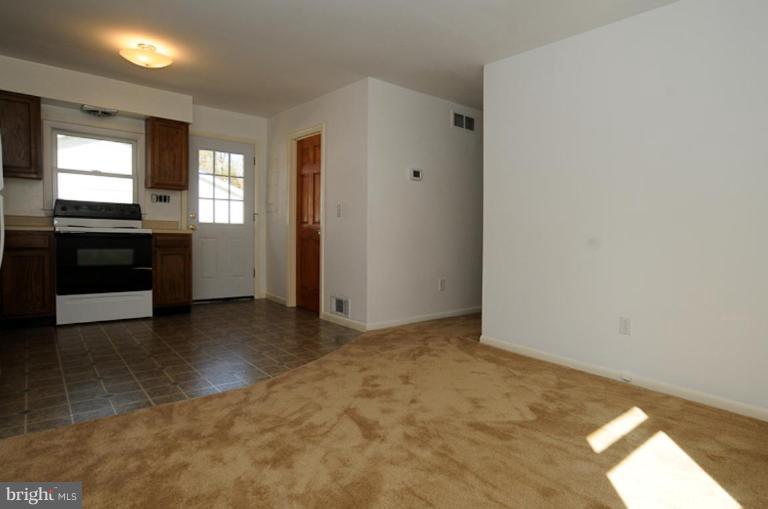 1623 Fullerton Road Edgewater, MD 21037 - Photo 4 of 20 Kitchen/Dining Room