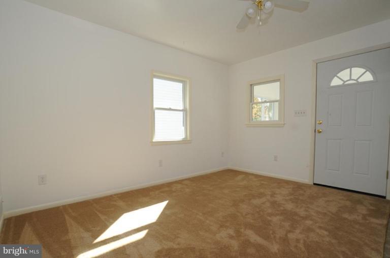 1623 Fullerton Road Edgewater, MD 21037 - Photo 5 of 20 Living Room