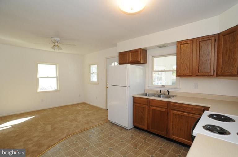 1623 Fullerton Road Edgewater, MD 21037 - Photo 7 of 20 Kitchen