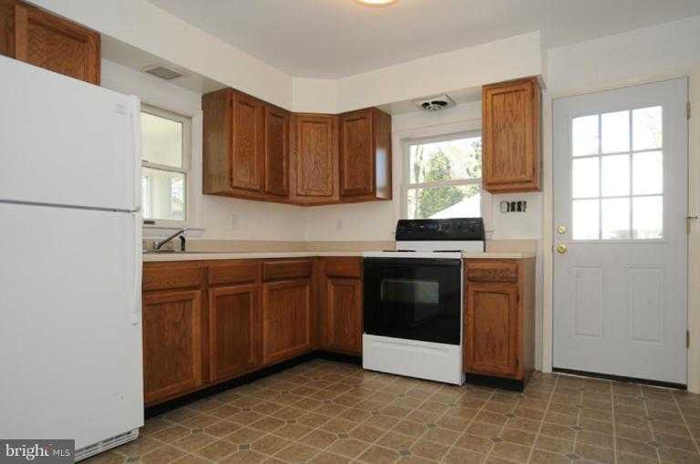 1623 Fullerton Road Edgewater, MD 21037 - Photo 8 of 20 Kitchen #2