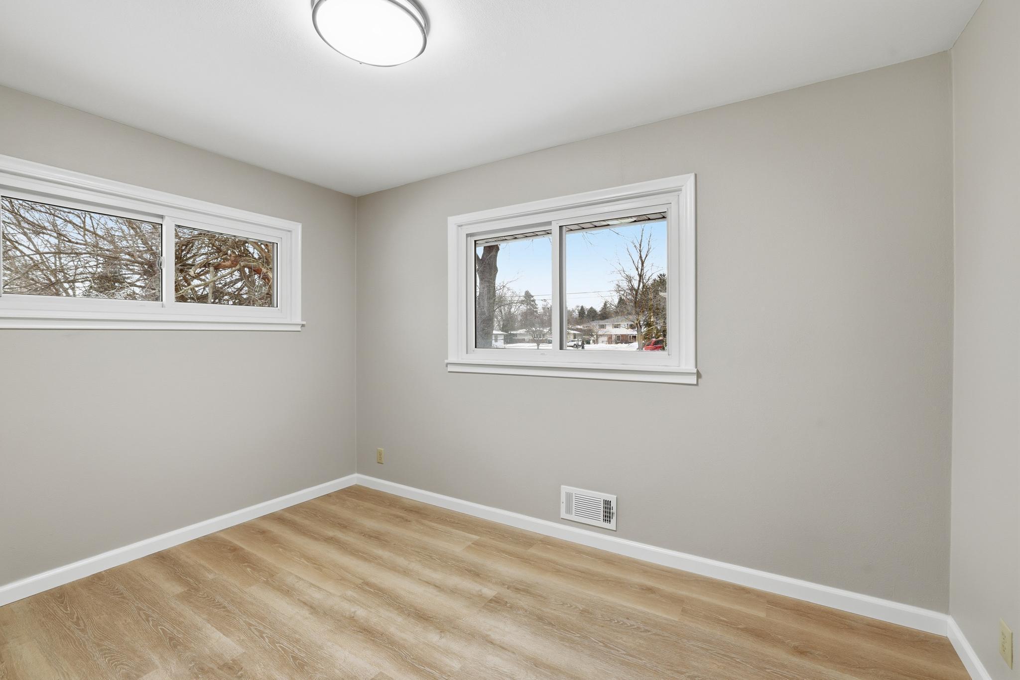 405 Minnesota Avenue Roseville, MN 55113 - Photo 14 of 26