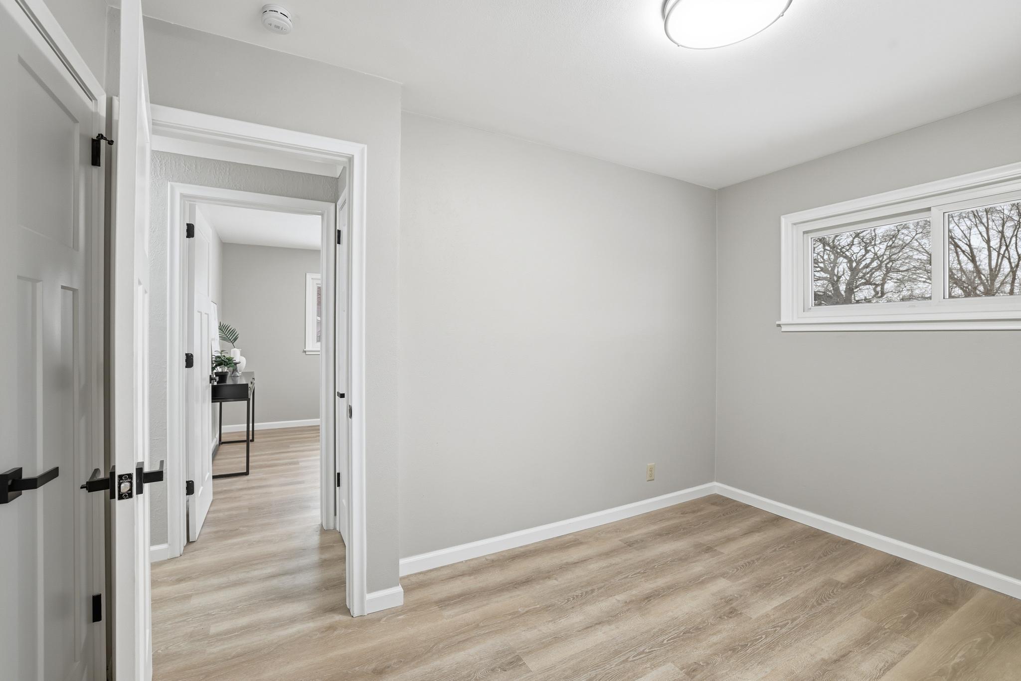 405 Minnesota Avenue Roseville, MN 55113 - Photo 15 of 26