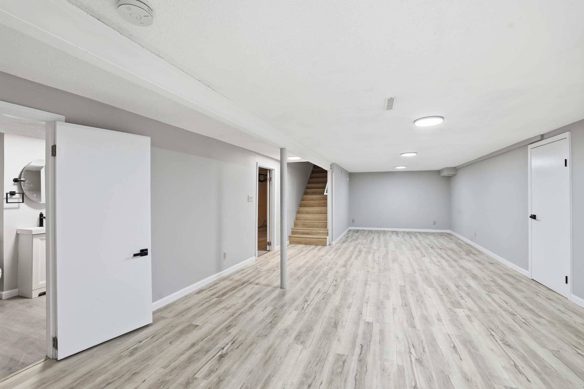 405 Minnesota Avenue Roseville, MN 55113 - Photo 22 of 26