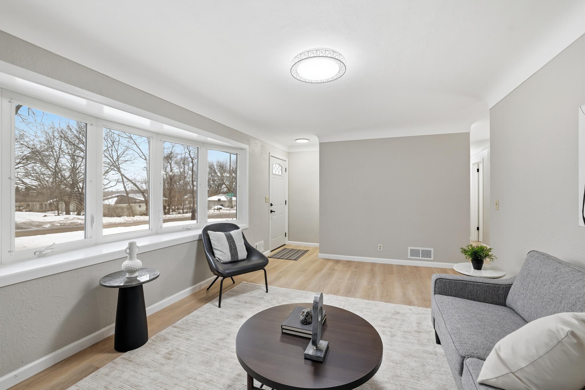 405 Minnesota Avenue Roseville, MN 55113 - Photo 5 of 26